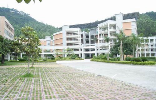 梧州市轻工技工学校图片