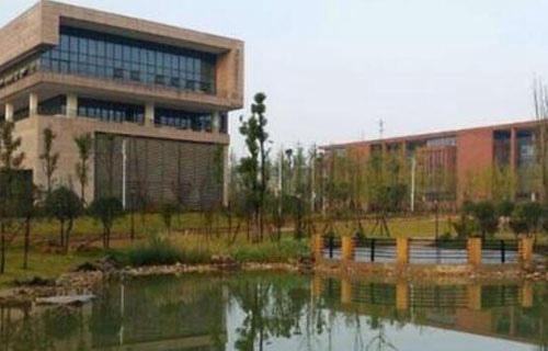 昆明市轻工技工学校图片