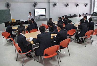 新疆汽修学校图片
