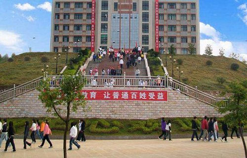 岑溪市中等职业技术学校图片