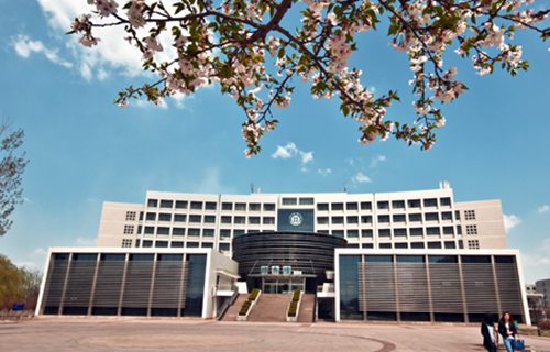 新泰市第三职业高中