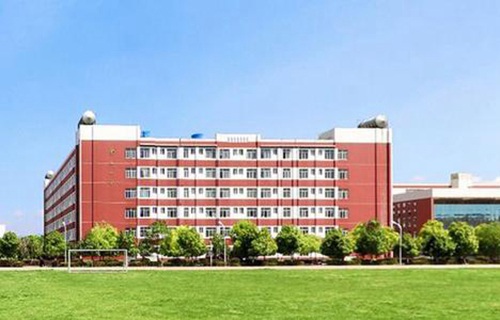 曲靖市技工学校图片