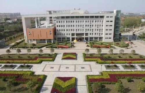 东兴市中等职业技术学校图片
