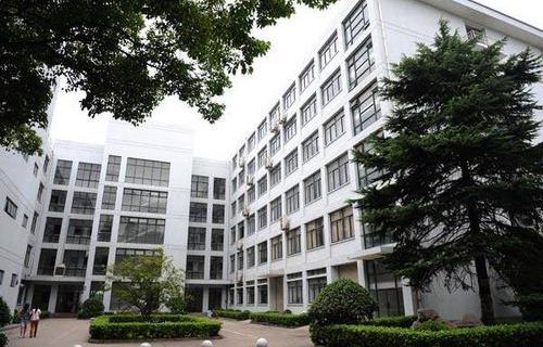 曲靖市农机技术职业学校图片