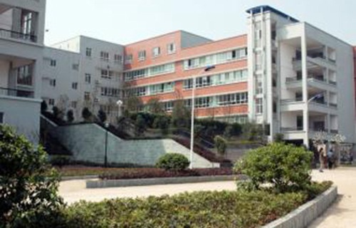 曲靖汽车运输经贸总公司交通职业高级中学图片