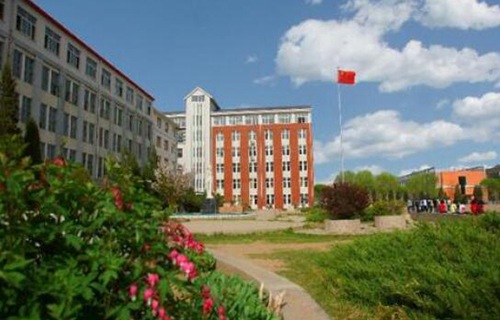 承德卫生学校图片