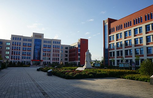 阜新高等专科学校五年制大专图片