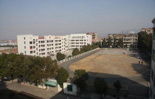 莱芜市第二职业高中图片