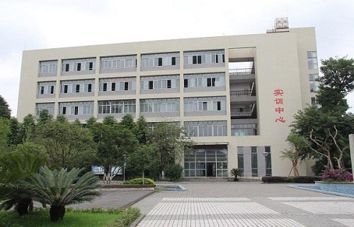辉县市第一职业高级中学