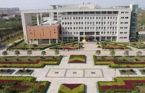 灵山县第二中等职业技术学校图片