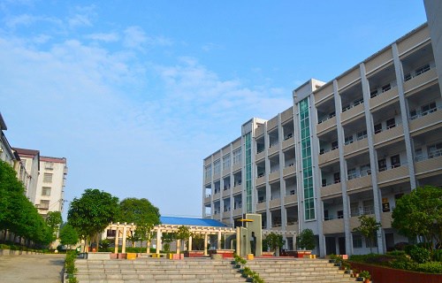 临湘市第二职高图片