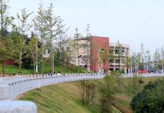 黔南民族医学高等专科学校中专部图片