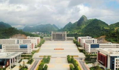 黔南民族卫生学校图片