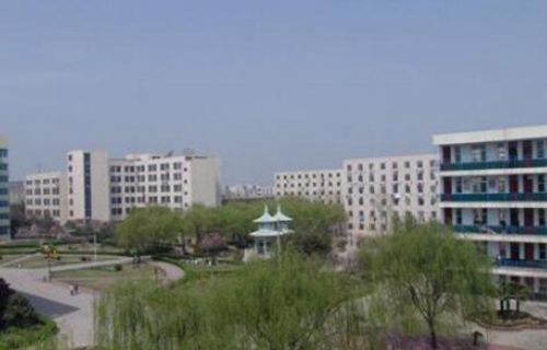 句容市职业学校图片