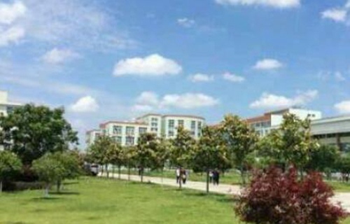 句容市职业学校图片
