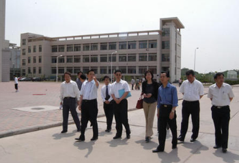 都匀工商管理学校图片