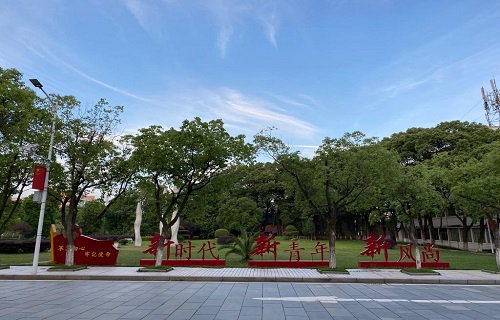江西青年职业学院图片