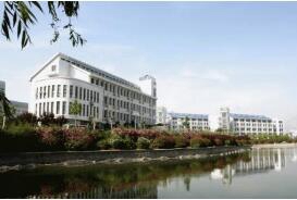 山东泰安卫生学校图片