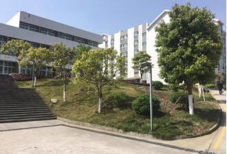 重庆市万州三峡服装艺术学校图片