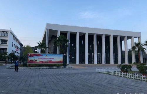 平市河西中学(职高部)图片