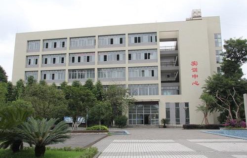 平市河西中学(职高部)图片