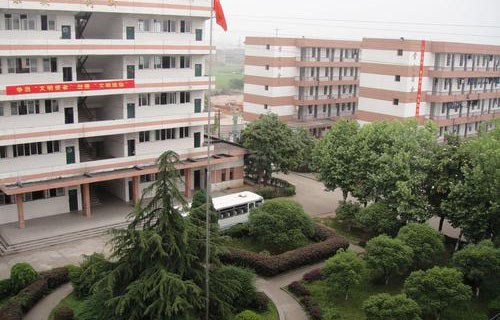 青岛化学工业职工中专学校图片