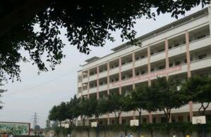 江都市财经职业中学图片