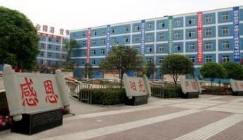 重庆市新渝技工学校图片