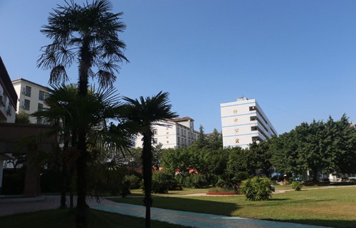 淮海工业贸易学校