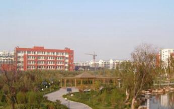 东营商业技工学校图片