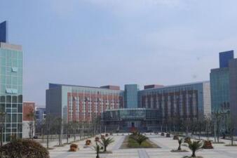 青岛园林技工学校图片