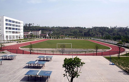 青岛崂山区第一中学图片