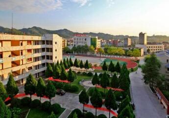 新沂市第二职业中学图片
