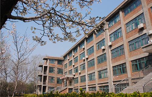 济南高铁学校图片