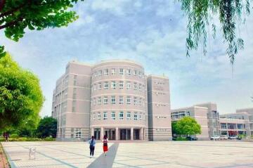 宜兴市经济学校图片