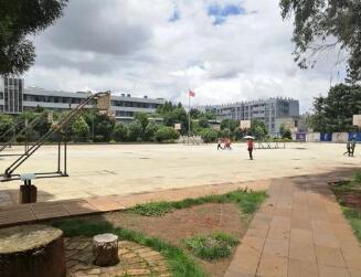 云南经贸外事学院图片