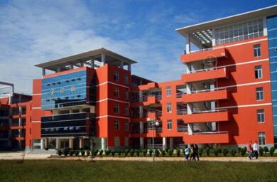 曲靖医学高等专科学校五年制大专图片