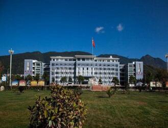 丽江师范高等专科学校五年制大专图片