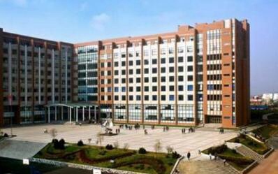 大连开发区技工学校图片