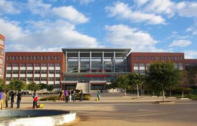 云南省经济管理学校图片