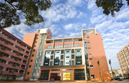 广西商贸高级技工学校图片