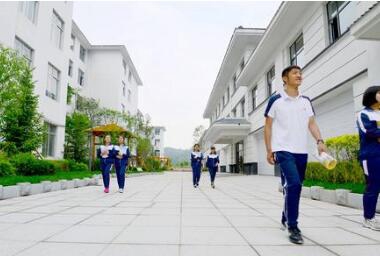 集安市职业教育中心图片