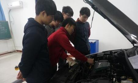 青海汽修学校图片