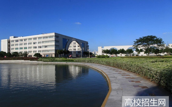 上海外国语大学贤达经济人文学院 