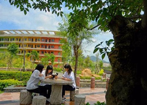乌鲁木齐开设旅游服务与管理专业的中职学校名单一览表