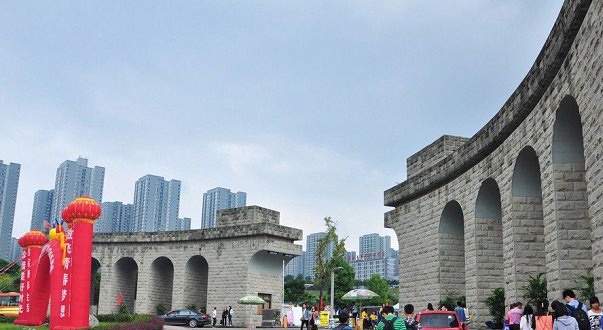 学院大门