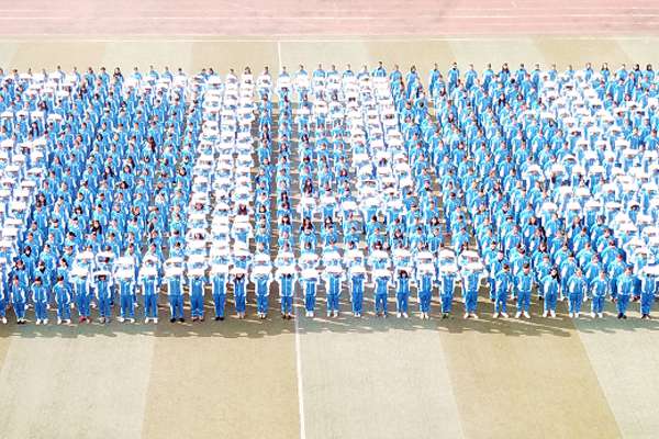 重庆市龙门浩职业高级中学学费是多少?