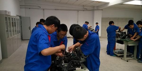 成都汽修专业学校哪个更可靠?