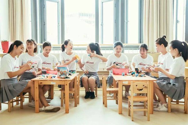 成都小学教育学校多少钱