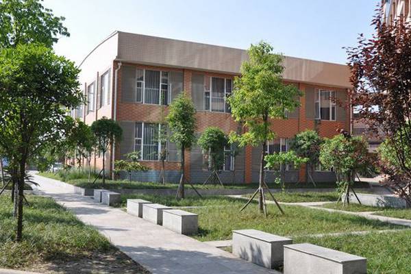 都江堰市职业中学寝室环境怎么样?